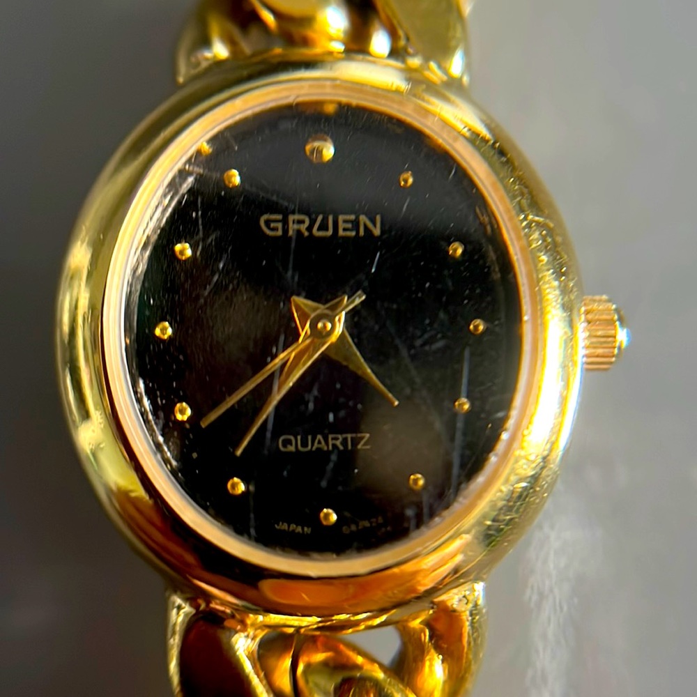 Gruen Quartz Gold Tone Chain Bracelet Ladies Watch